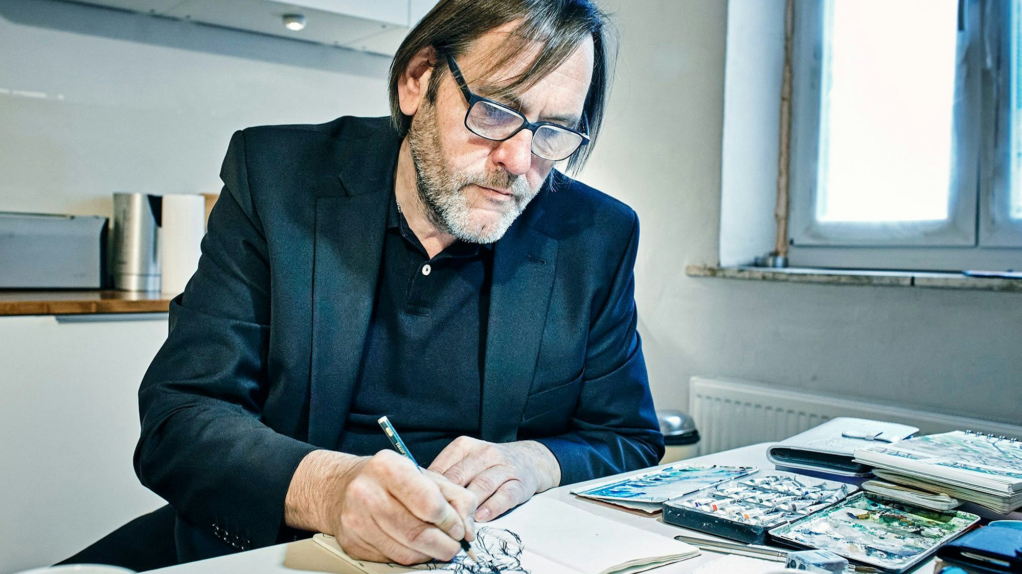 Der Maler und Zeichner Michael Nowottny.