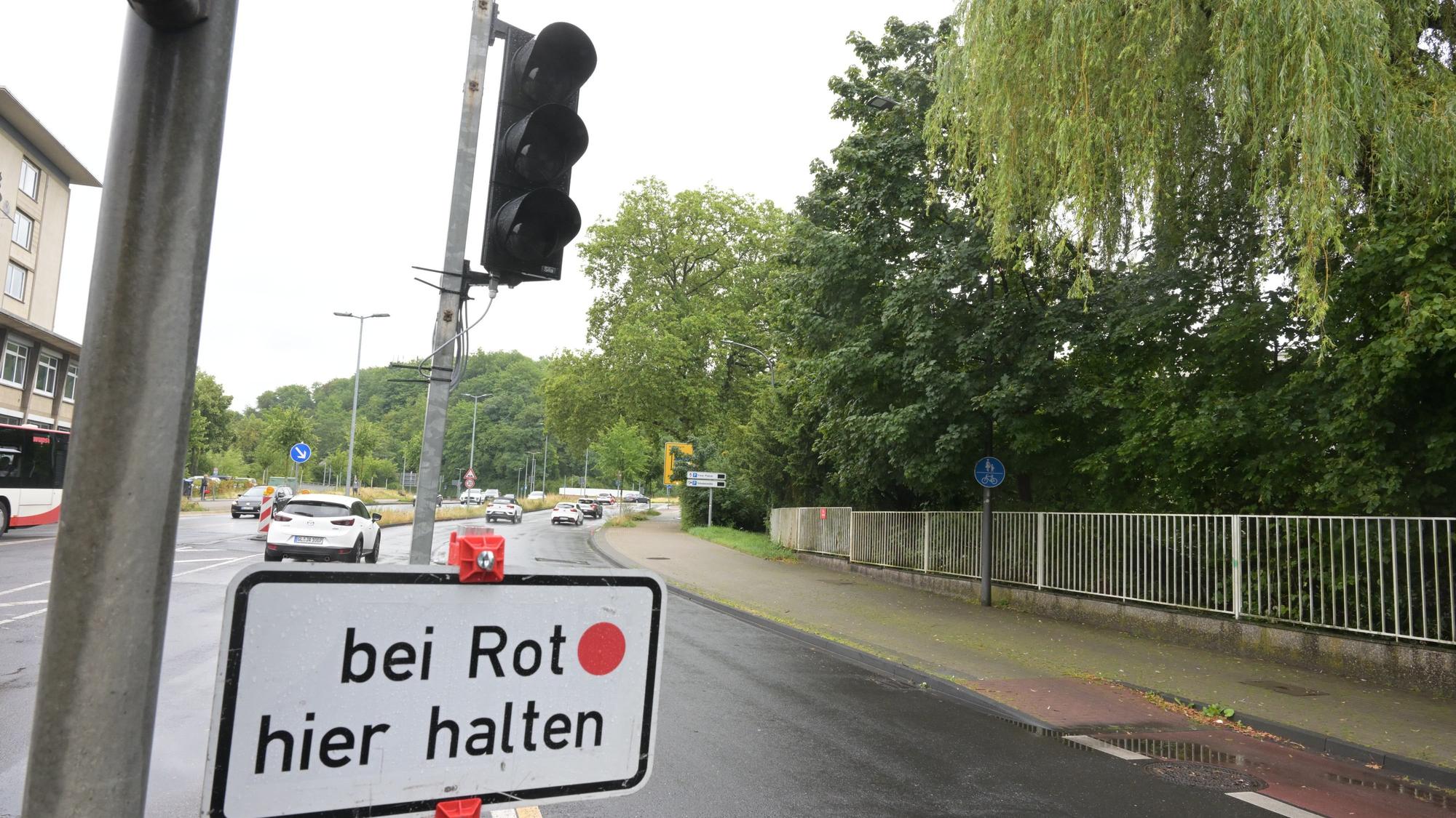 Das Foto zeigt die neue Ampel an der Tunnelausfahrt Schnabelsmühle.