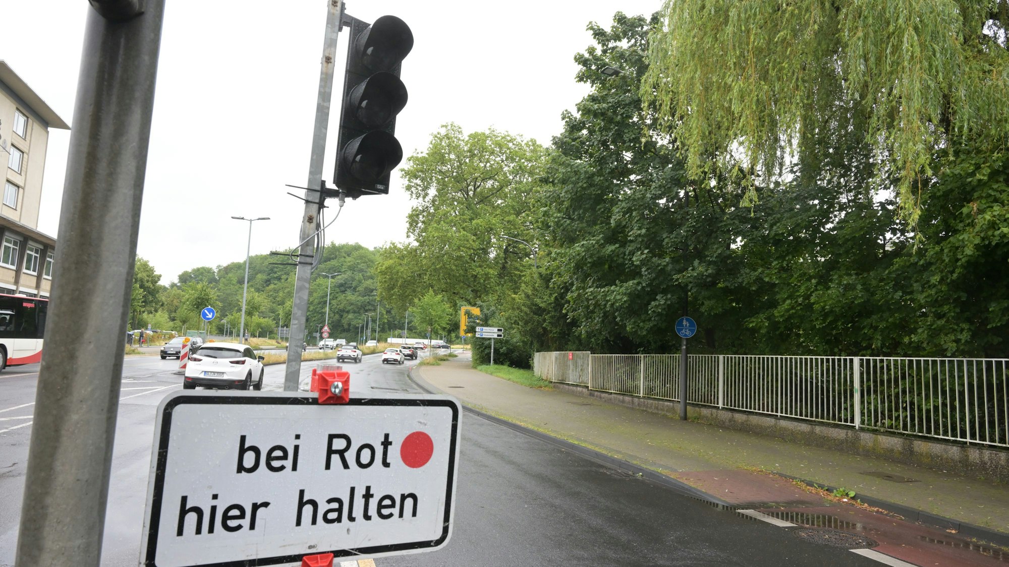 Das Foto zeigt die neue Ampel an der Tunnelausfahrt Schnabelsmühle.