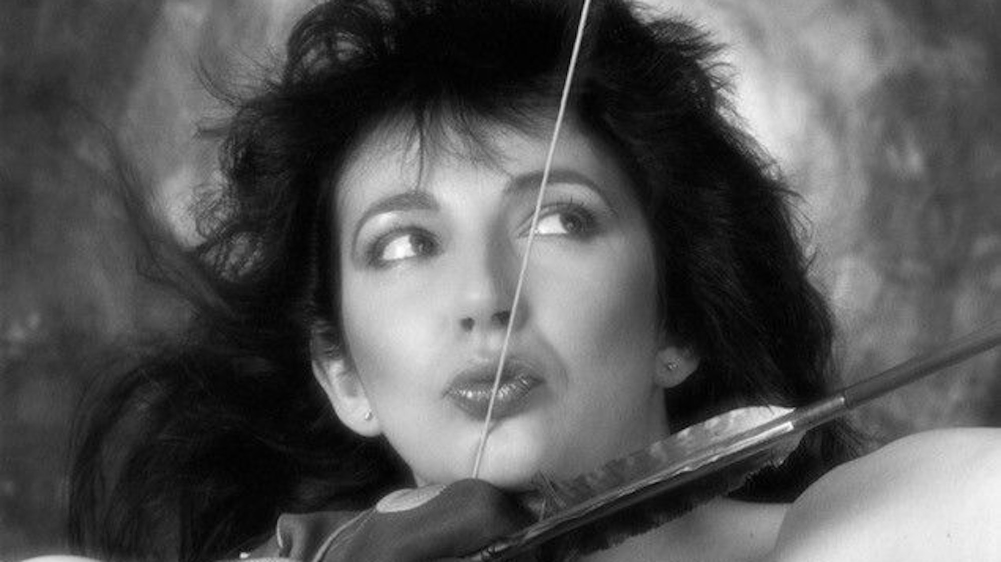 So zeigte sich Kate Bush auf der Cover ihrer Single „Running up that hill“.