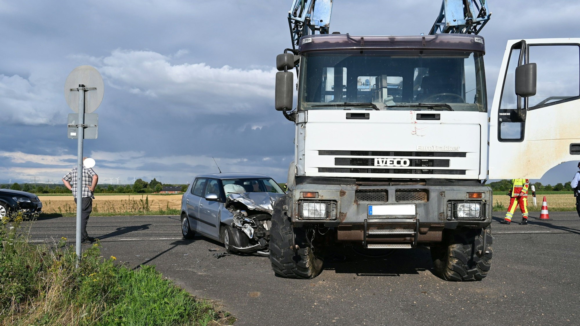 Unfall vom PKW und LKW.
