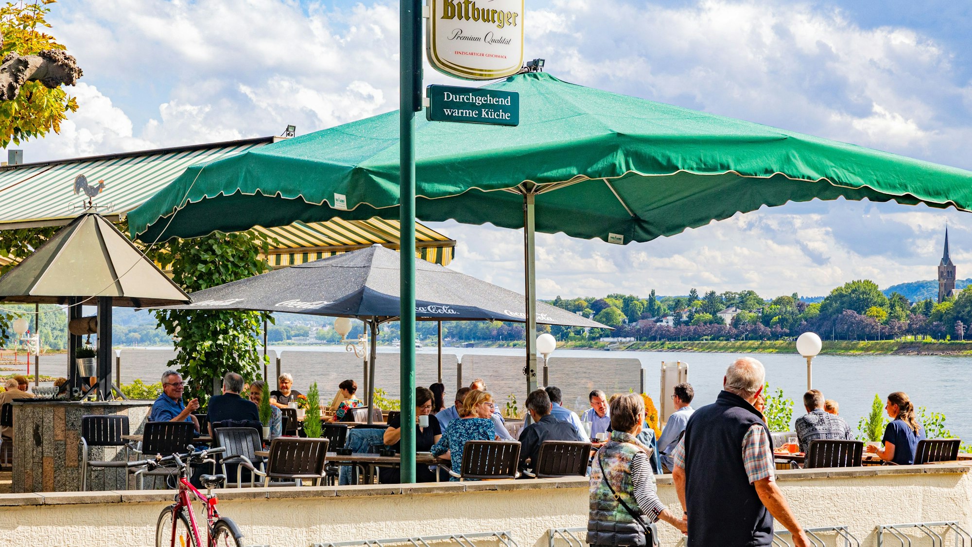 Direkt am rhein gelegen das bundeshäuschen