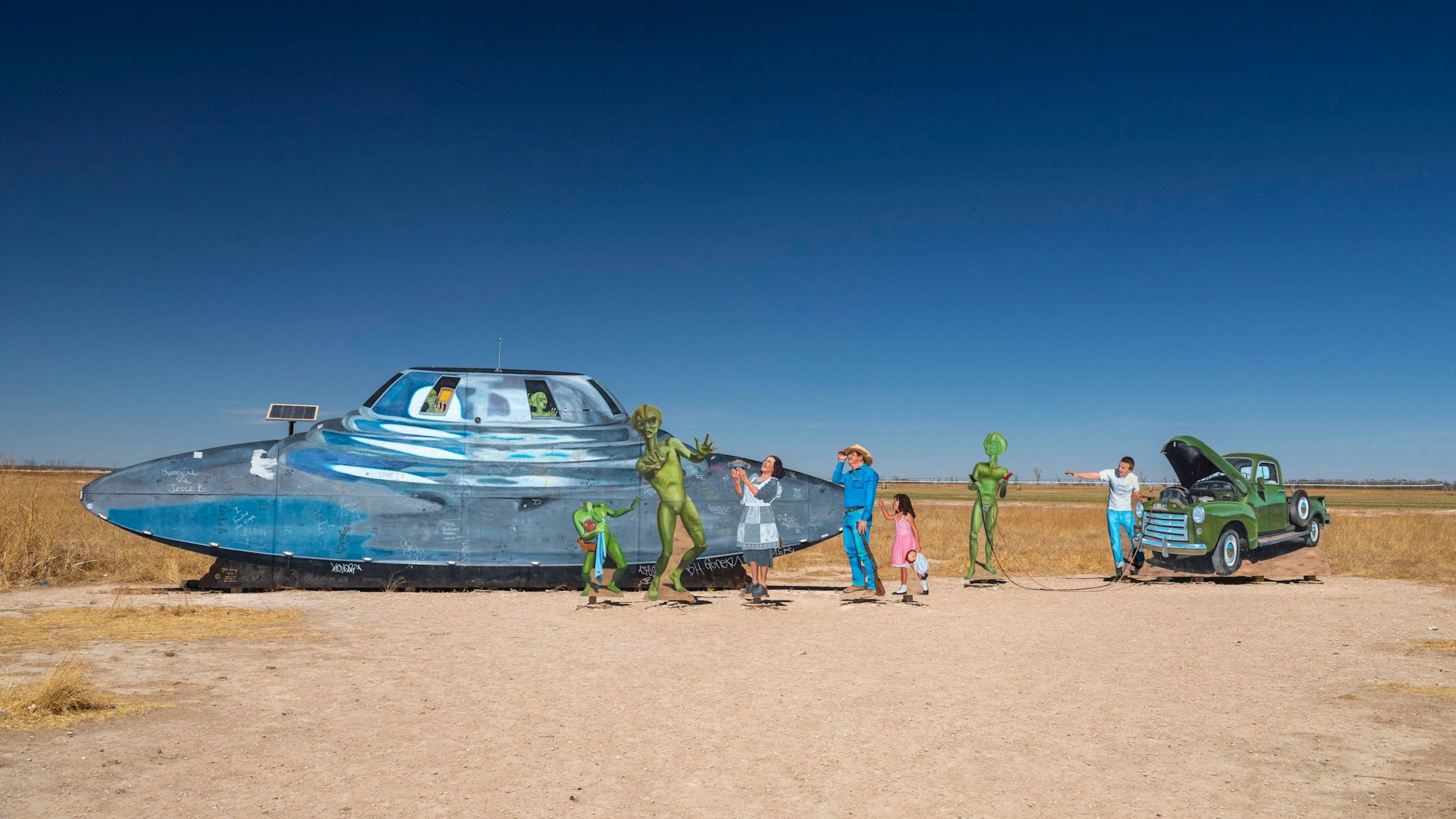 Debatten über Ufos sind in den USA schon lange Kult: Hier begrüßt eine fliegende Untertasse die Besucher der Stadt Roswell im US-Bundesstaat New Mexico. Nach der Aussage eines Ex-Offiziers bekommen Ufo-Theorien nun neuen Aufwind. (Archivbild)