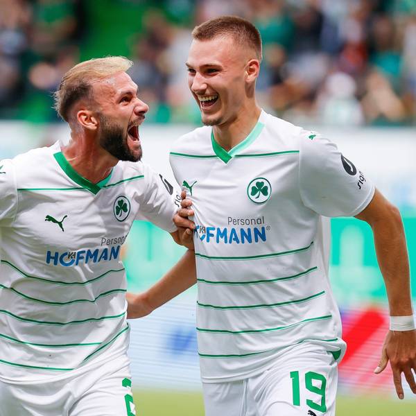 Erlebt eine bislang gute Leihe nach Fürth: Tim Lemperle (r.).