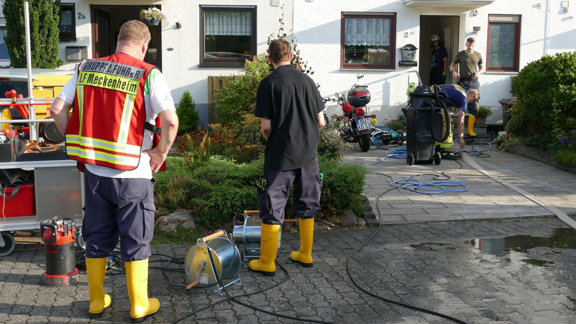 Die Meckenheimer Feuerwehr pumpte die Keller leer.