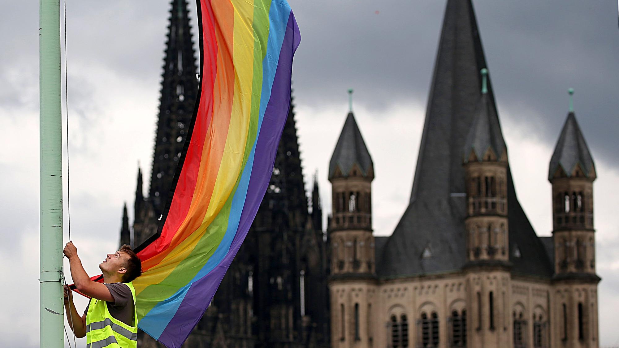 Streitthema in der katholischen Kirche: der Umgang mit nicht-heterosexuellen Menschen.