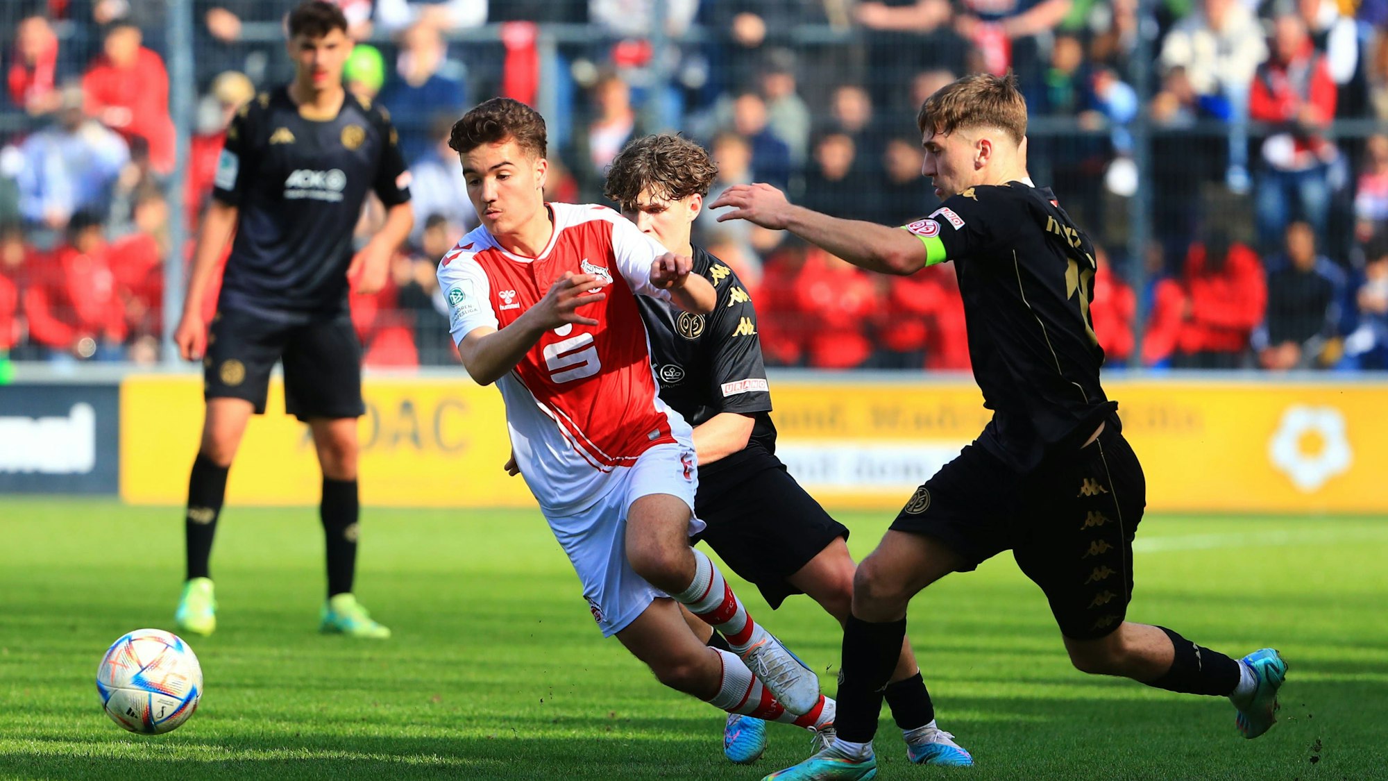 Etienne Borie Koeln im Zweikampf mit Brajan Gruda Mainz 1. FC Koeln vs 1. FSV Mainz 05, Fussball, A-Junioren-Bundesliga, 14.04.2023 DFB regulations prohibit any use of photographs as image sequences and/or quasi-video. 1. FC Koeln vs 1. FSV Mainz 05, Fussball, A-Junioren-Bundesliga, 14.04.2023 Koeln *** Etienne Borie Koeln in duel with Brajan Gruda Mainz 1 FC Koeln vs 1 FSV Mainz 05, Football, A Junioren Bundesliga, 14 04 2023 DFB regulations prohibit any use of photographs as image sequences and or quasi video 1 FC Koeln vs 1 FSV Mainz 05, Football, A Junioren Bundesliga, 14 04 2023 Koeln Copyright: xEibner-Pressefotox EP_RWS