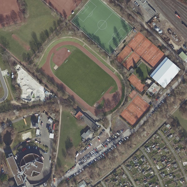 Luftaufnahme der Bezirkssportanlage Weidenpesch in Köln