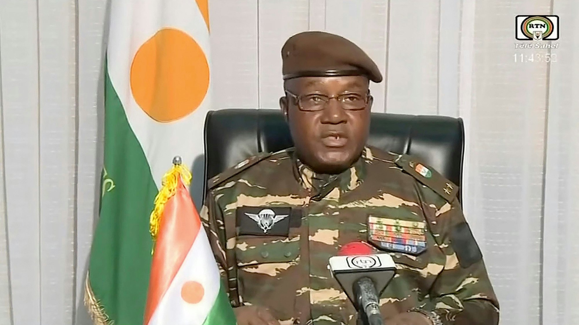 Auf diesem von ORTN zur Verfügung gestellte Videostandbild spricht General Abdourahmane Tchiani. Der Chef der Präsidentengarde im Niger, General Omar Tchiani, hat sich selbst zum Präsidenten des Nationalen Rats und damit zum neuen Machthaber des Landes ernannt.