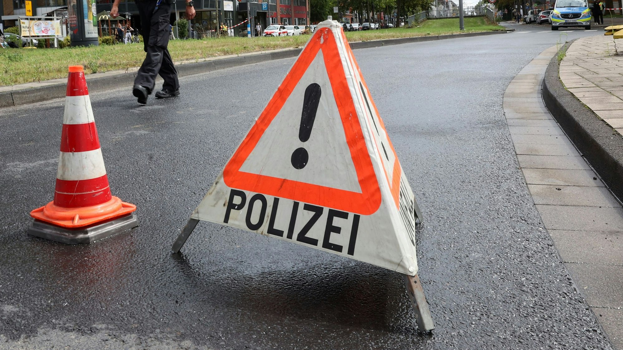 Eine Weltkriegsbombe ist im Autobahndreieck Heumar zwischen A3 und A4 bei Köln gefunden werden. Das Autobahnkreuz muss komplett gesperrt werden. (Archivbild)