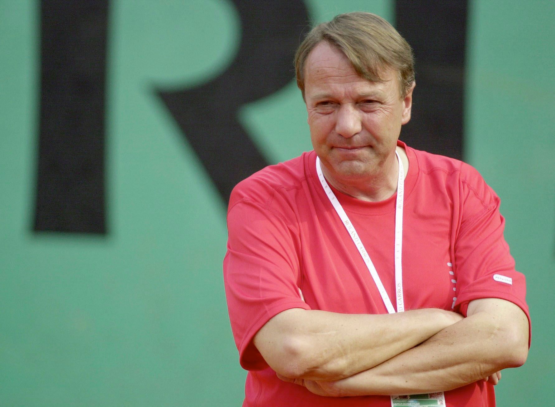 Dirk Hordorff, langjähriger Vizepräsident des Deutschen Tennis Bundes (DTB), als Trainer auf dem Tennisplatz.