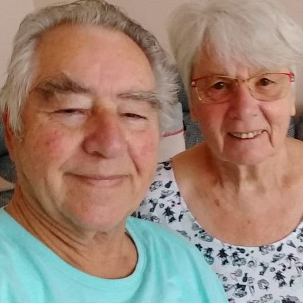 Das Bild zeigt das Ehepaar Schedl, das seit 60 Jahren verheiratet ist.