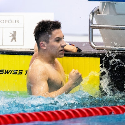 Maurice Wetekam jubelt nach seinem Sieg bei der deutschen Meisterschaft in Berlin