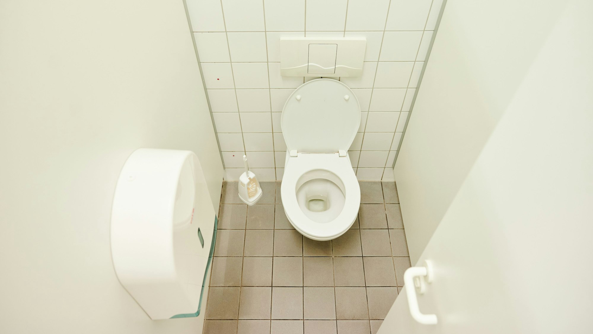 Auf der Kundentoilette (hier ein Symbolfoto) eines Supermarkts wurde der Hamster gefunden.