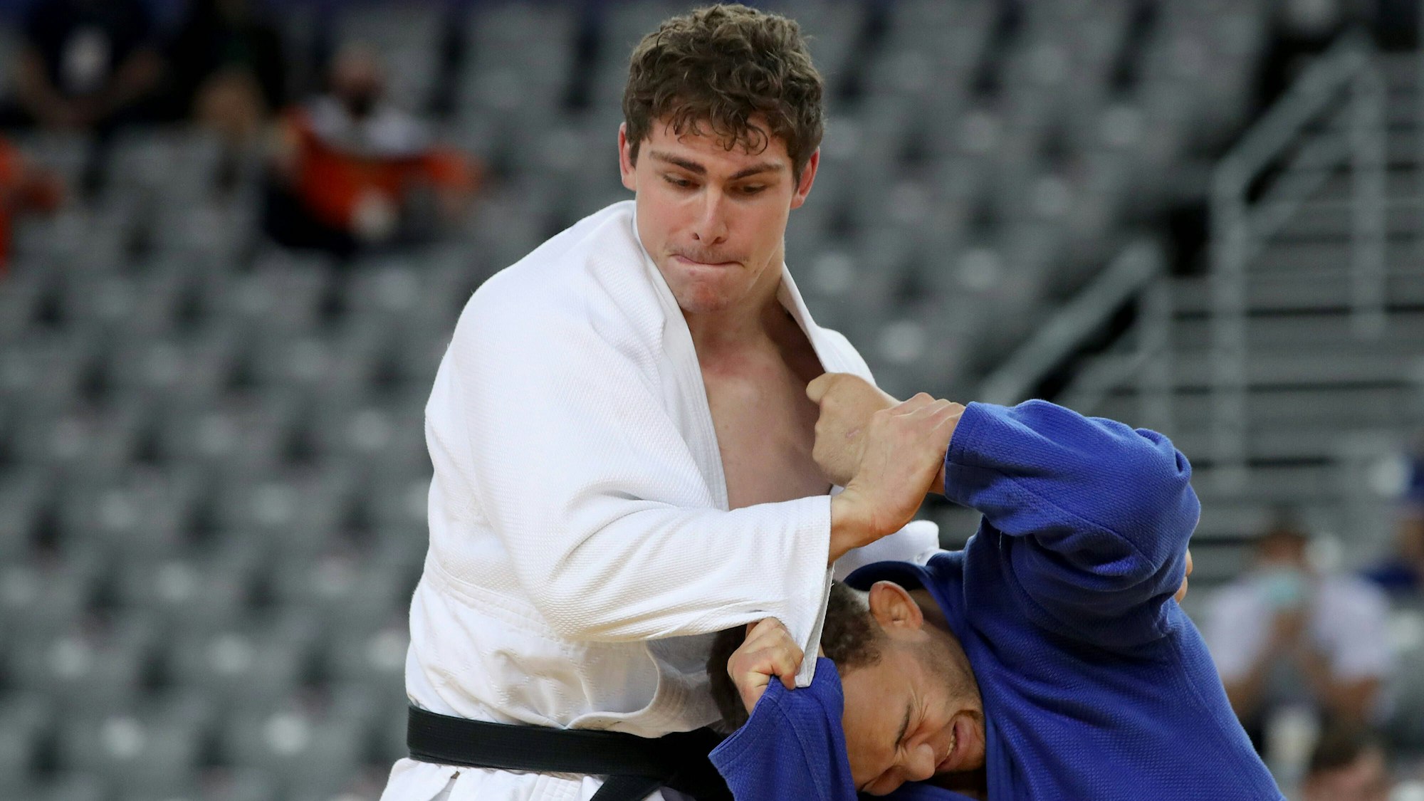 Falk Petersilka kämpft beim Judo Grand Prix im September 2021 in Kroatien gegen den Niederländer Simeon Catharina um die Bronzemedaille.