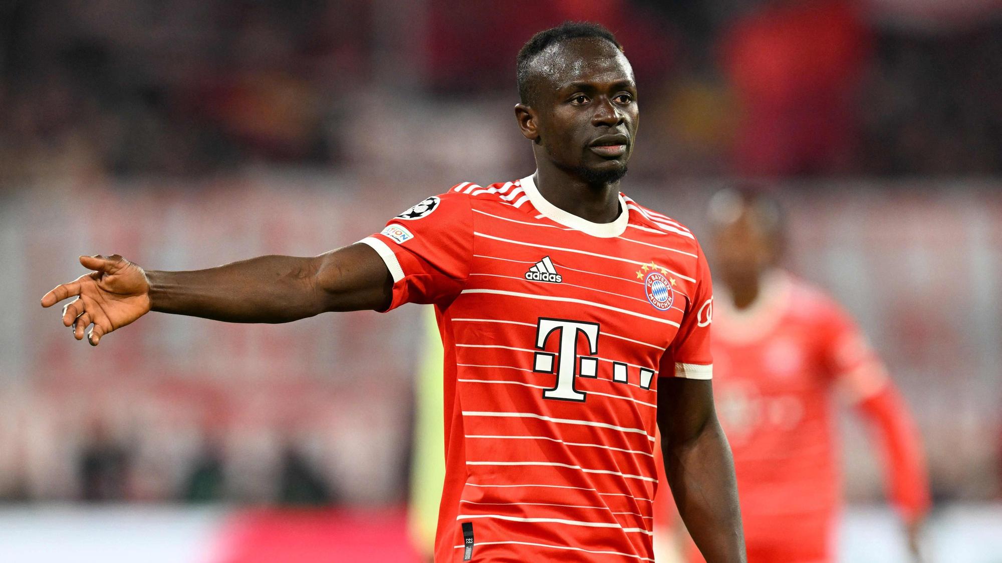 Bayern Münchens senegalesischer Stürmer Sadio Mane gestikuliert während des Viertelfinales der UEFA Champions League.