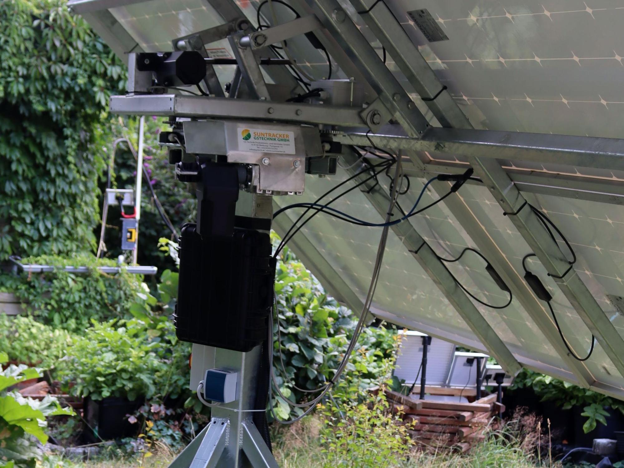 Das Foto zeigt die Technik des Suntrackers.