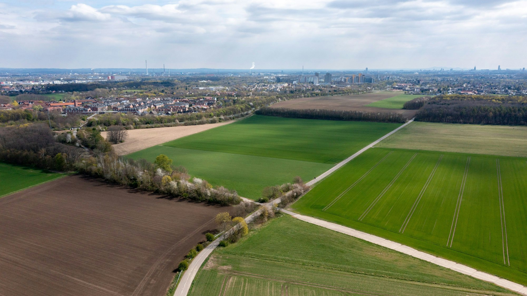 Luftaufnahme des Geländes für das geplante Stadtviertel Kreuzfeld im Kölner Norden.