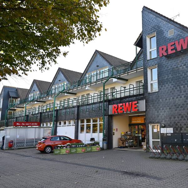 Das Foto zeigt den bisherigen Rewe-Markt in Kürten.