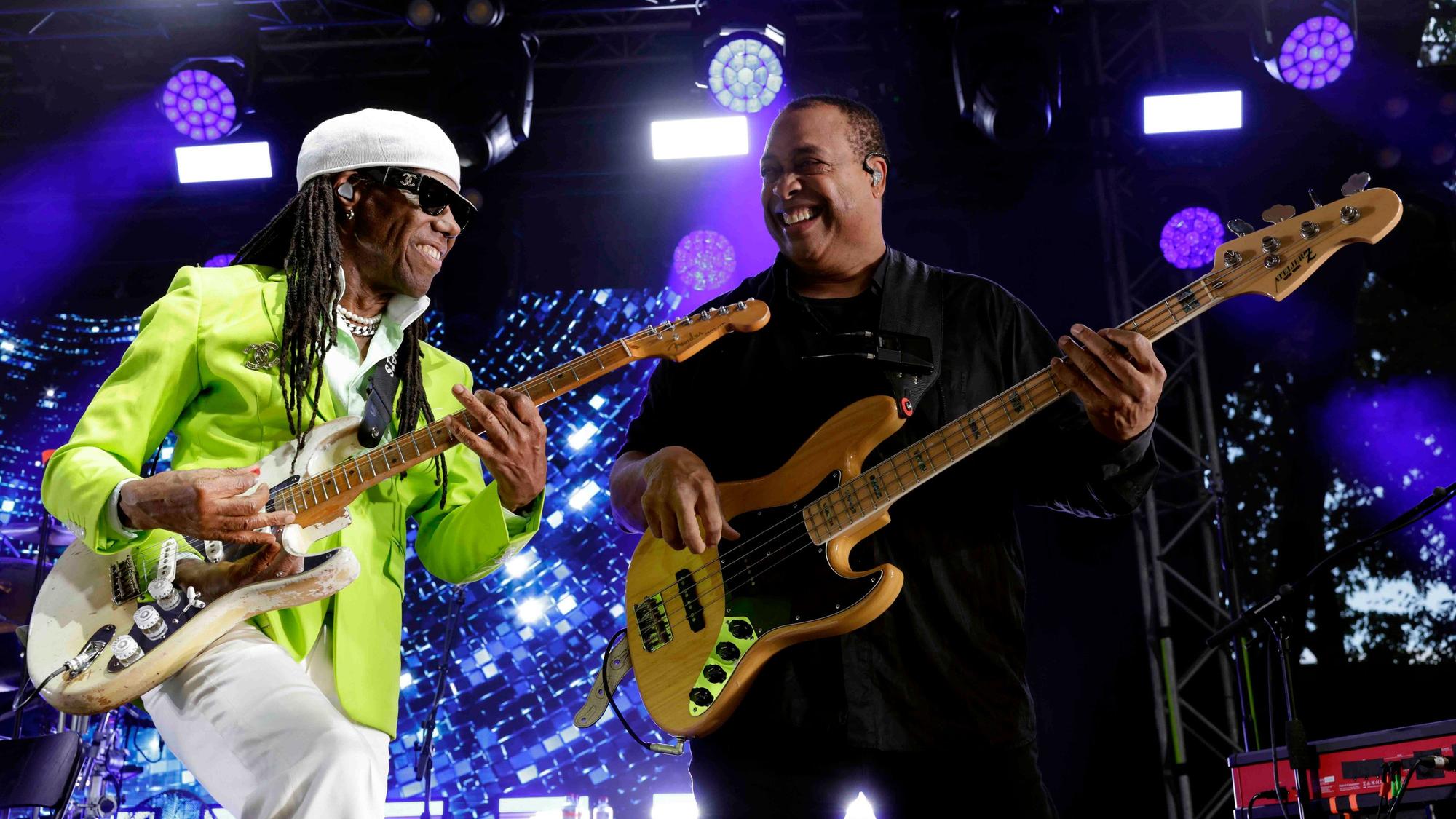 Nile Gregory Rodgers (* 19. September 1952 in New York, amerikanischer Musikproduzent, Musiker und Komponist) gastiert mit seiner Band CHIC
"Live Open Air"-Tour
am 02. August 2023
Open Air am Tanzbrunnen, Rheinparkweg 1, 50679 Köln *** Local Caption *** Die Bilder sind grundsätzlich urheberrechtlich geschützt und dürfen ausschließlich einmalig zu journalistischen Zwecken des direkten Auftraggebers genutzt und weder archiviert noch an Zweite oder Dritte weitergegeben werden!