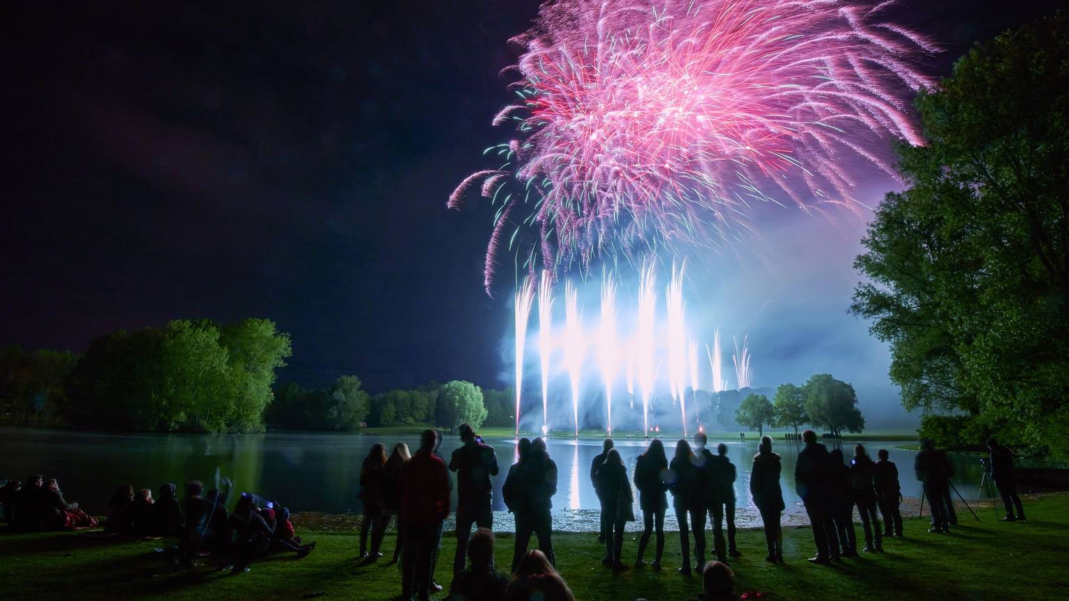 Vom 3. bis 5. Mai gibt es Programm und Feuerwerk entlang des Rheins von Bonn bis Bad Hönningen. (Archivbild)