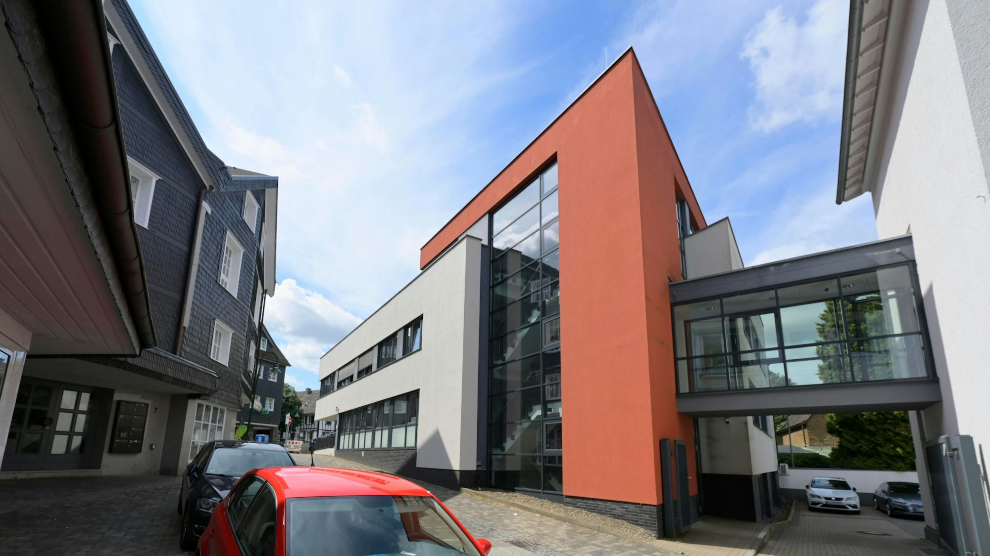 Das Waldbröler Amtsgericht von außen.