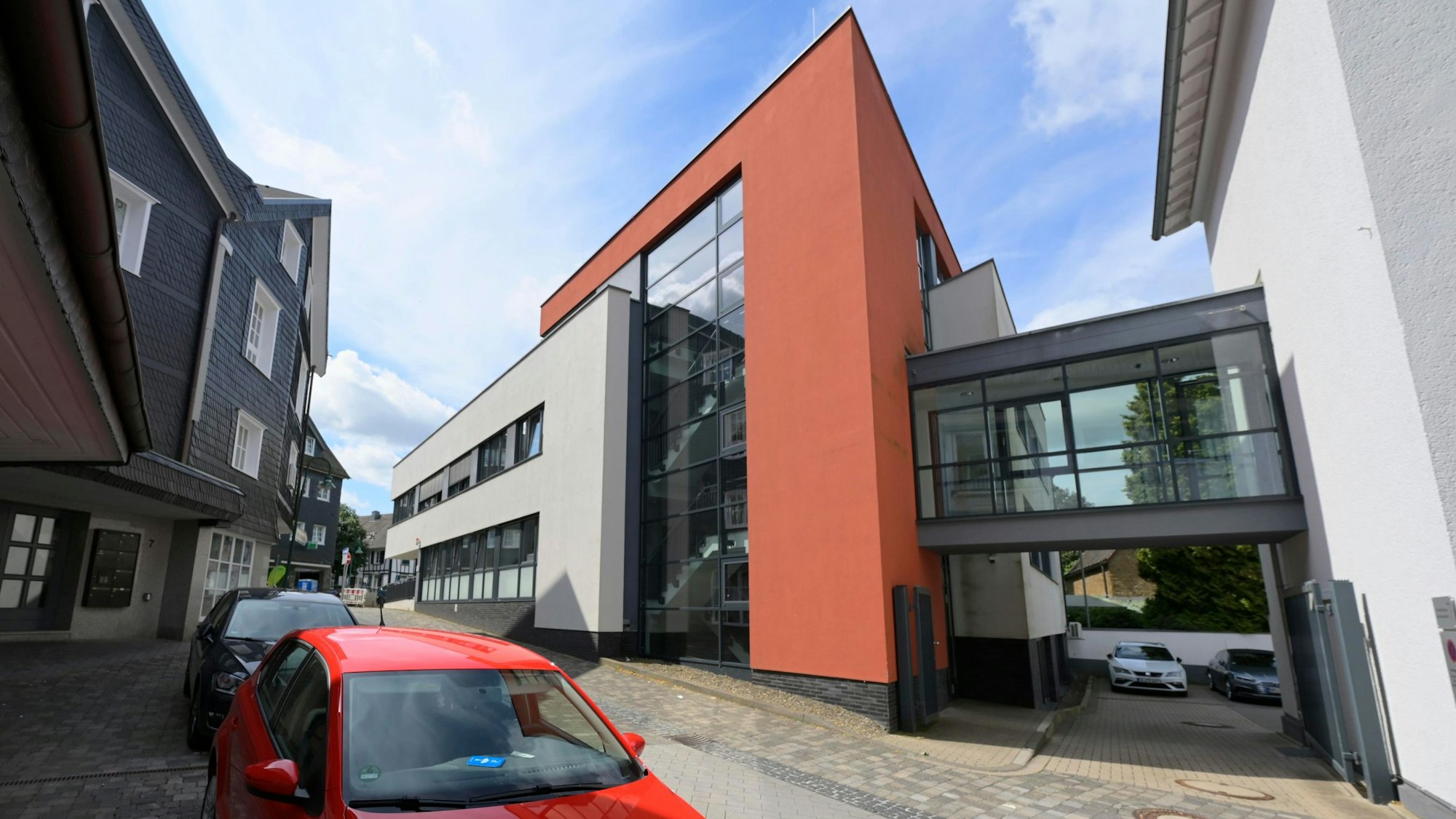 Das Waldbröler Amtsgericht in der Außenansicht.