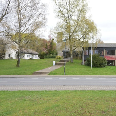 Anstelle von Christuskirche, evangelischem Gemeindezentrum und Pfarrhaus sollen auf dem Kirchengrundstück in Rösrath-Forsbach zwei neue Gebäude entstehen.