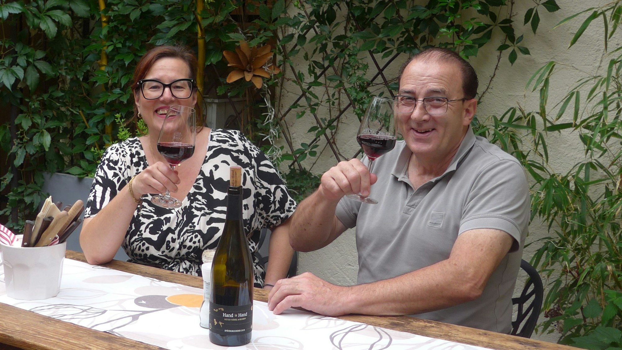 Hartwig Meyer-Näkel und Sabine Habicht sorgen im Dernauer HofGarten für das Wohl der Gäste.