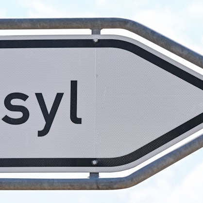 Frauen und Kinder, die vor Krieg und Hunger im Jemen fliehen wollen, haben so gut wie keine Chance.