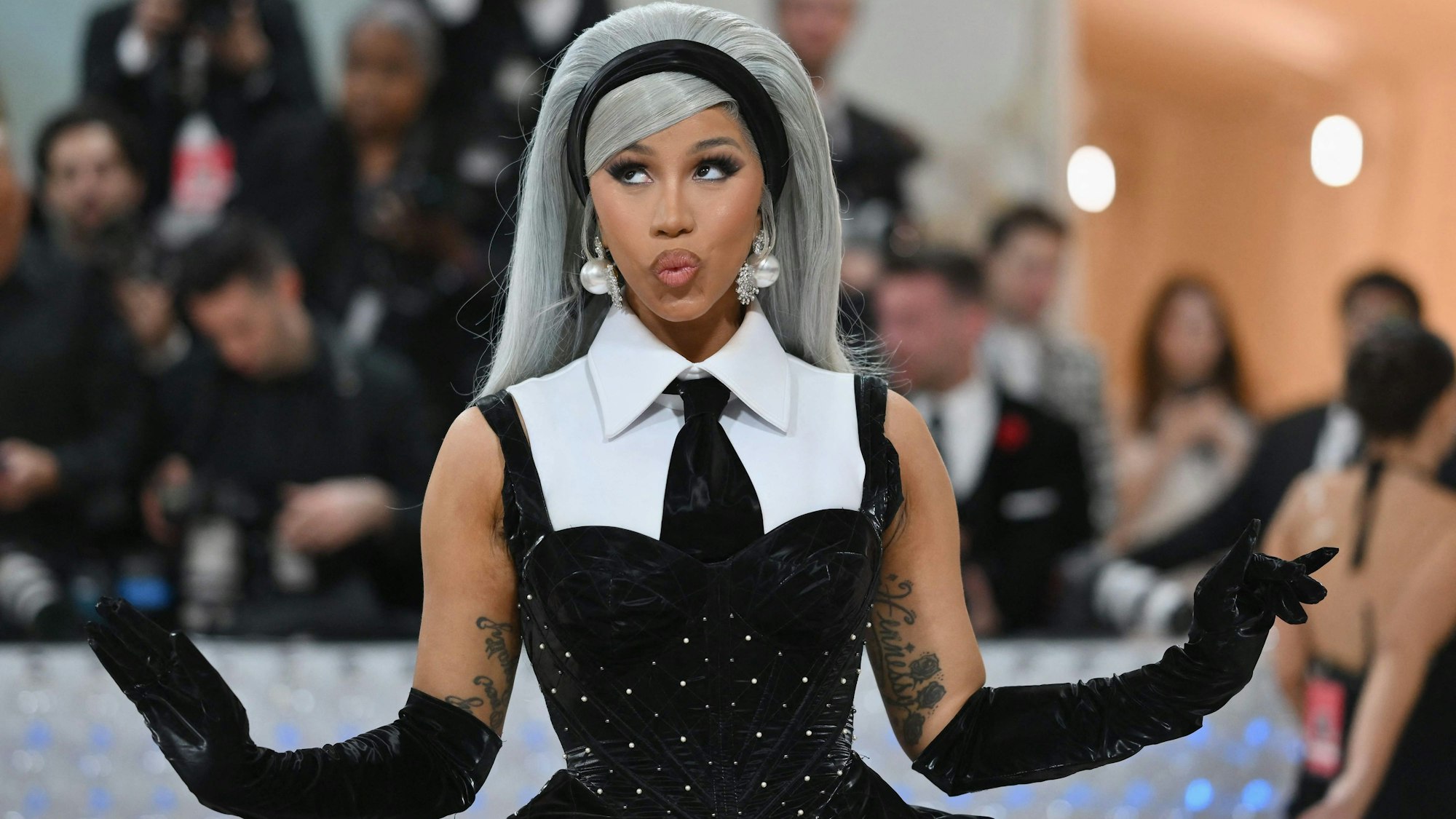 Die US-Rapperin Cardi B kommt zur Met Gala 2023 im Metropolitan Museum of Art.