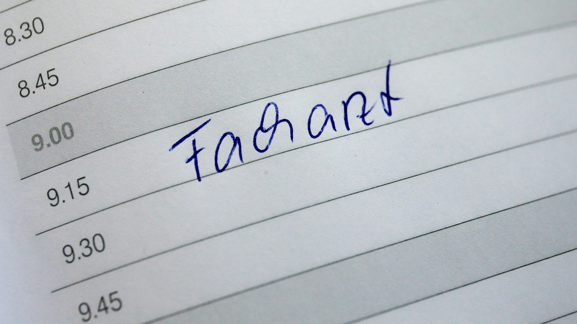 Facharzt wurde in einen Terminkalender eingetragen