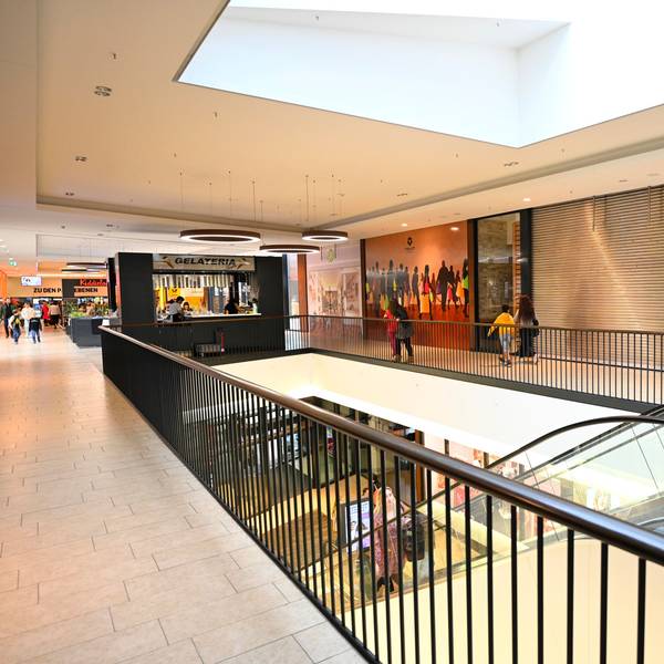 Blick in das Einkaufszentrum Forum in Gummersbach.