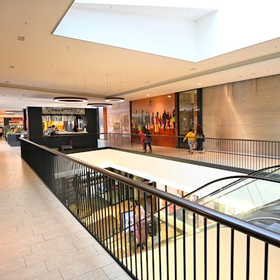 Blick in das Einkaufszentrum Forum in Gummersbach.