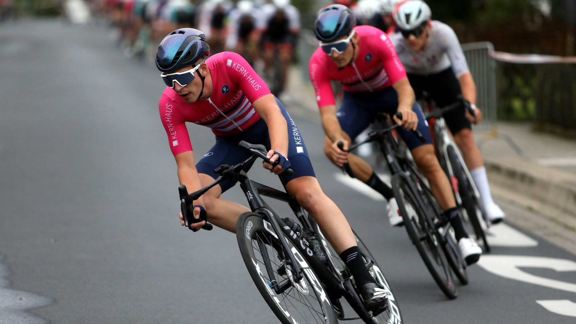 Nico Brenner vor Richard Weinzheimer vom RV Blitz Spich