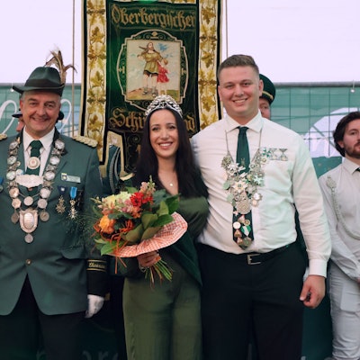 Die neuen Bundesmajestäten Marleen und Sven Wottrich (Bundeskönig), Merve Ugurlu und Christof Backhaus (Bundesprinz).