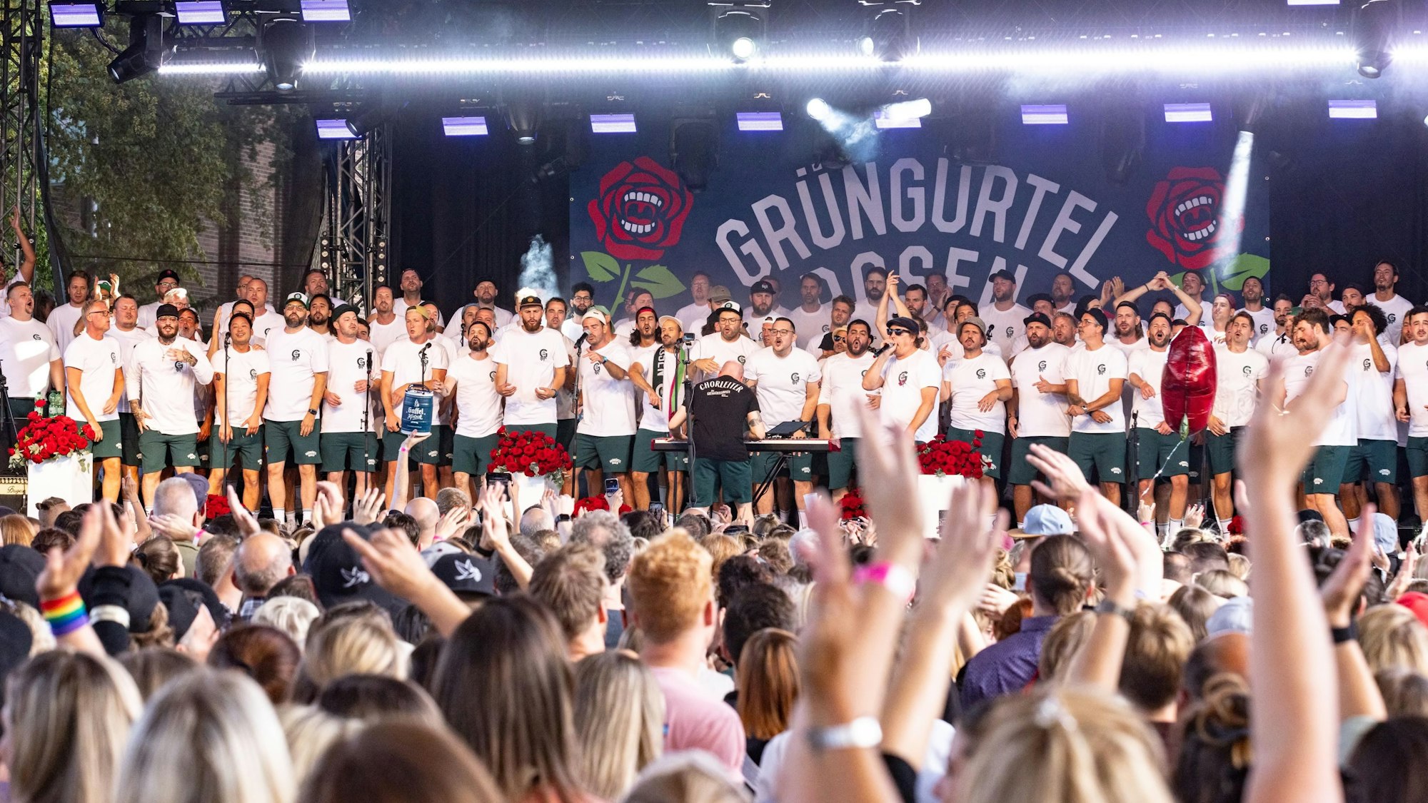 Die Grüngürtelrosen bei ihrem Auftritt im Tanzbrunnen.