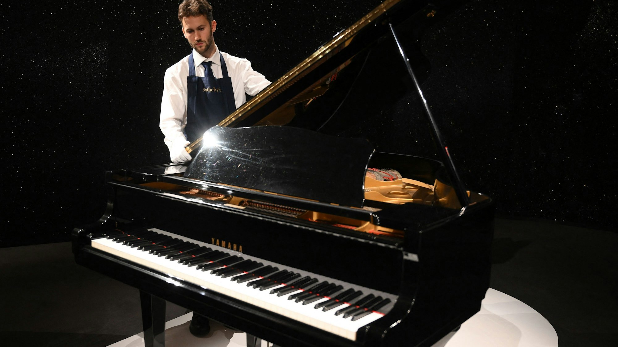 Höhepunkt ist der Stutzflügel, auf dem der legendäre Frontmann Welthits wie „Bohemian Rhapsody“ komponierte.