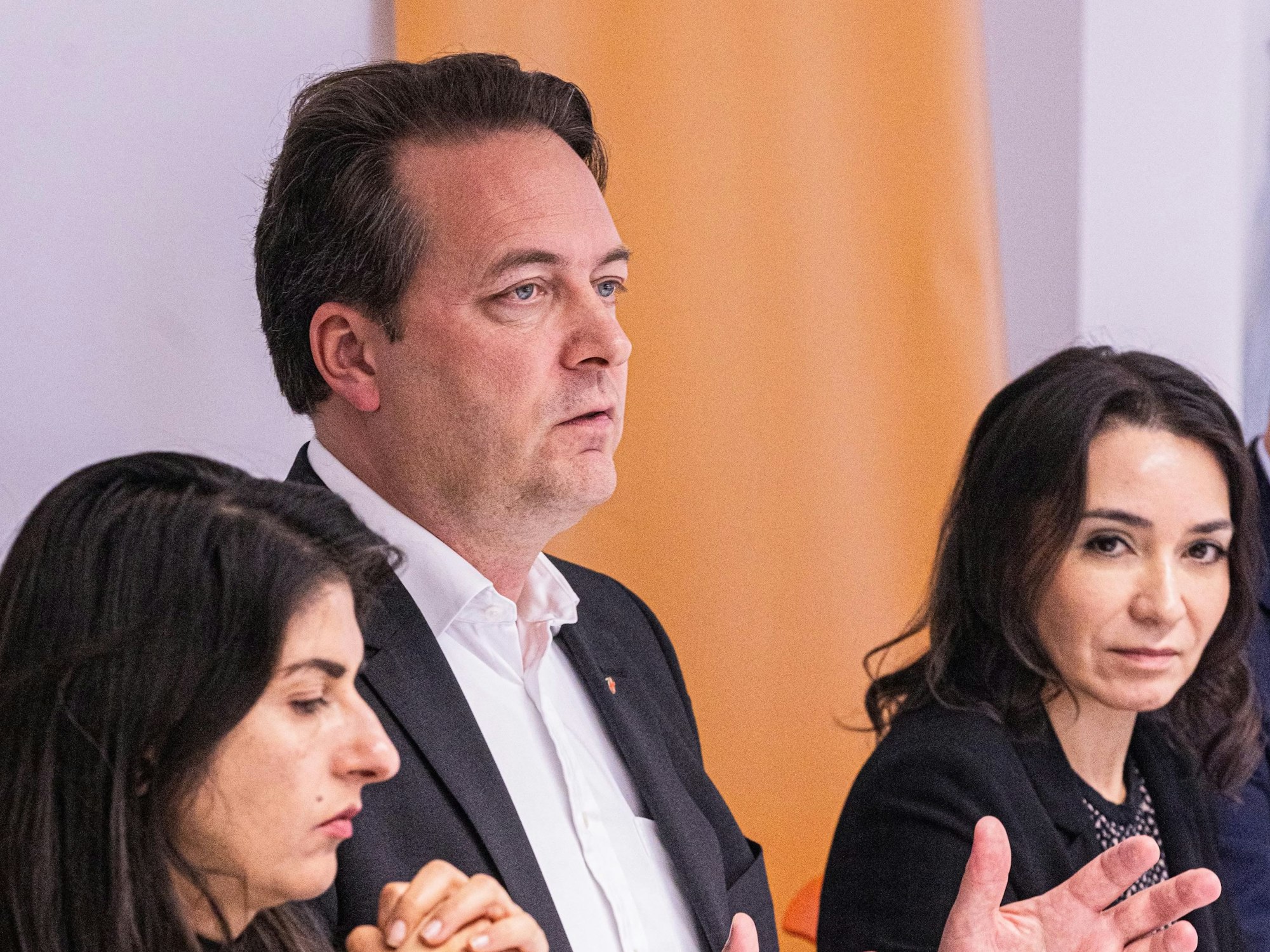 Karl Alexander Mandl (m). mit Serap Güler (l.) und Janina Jänsch.