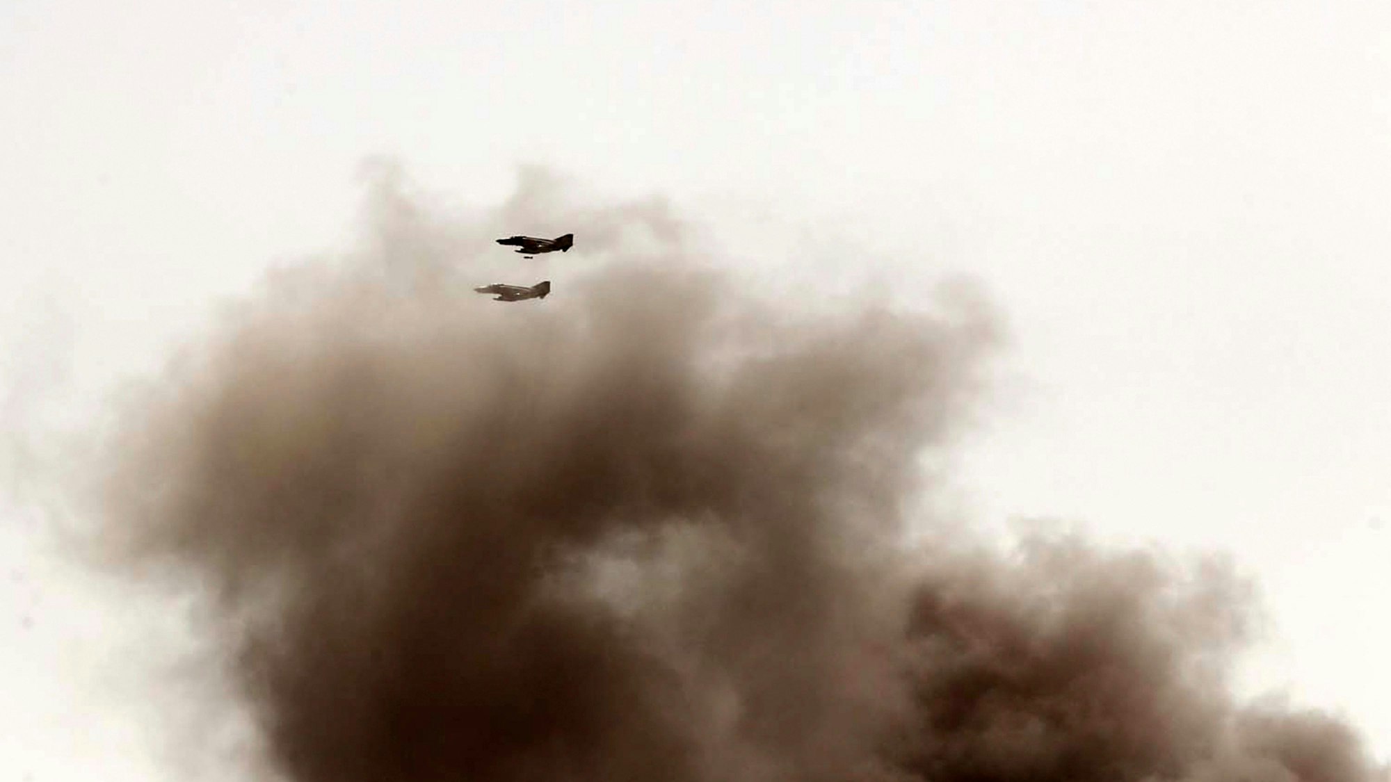 Die iranische Luftwaffe während eines Manövers.