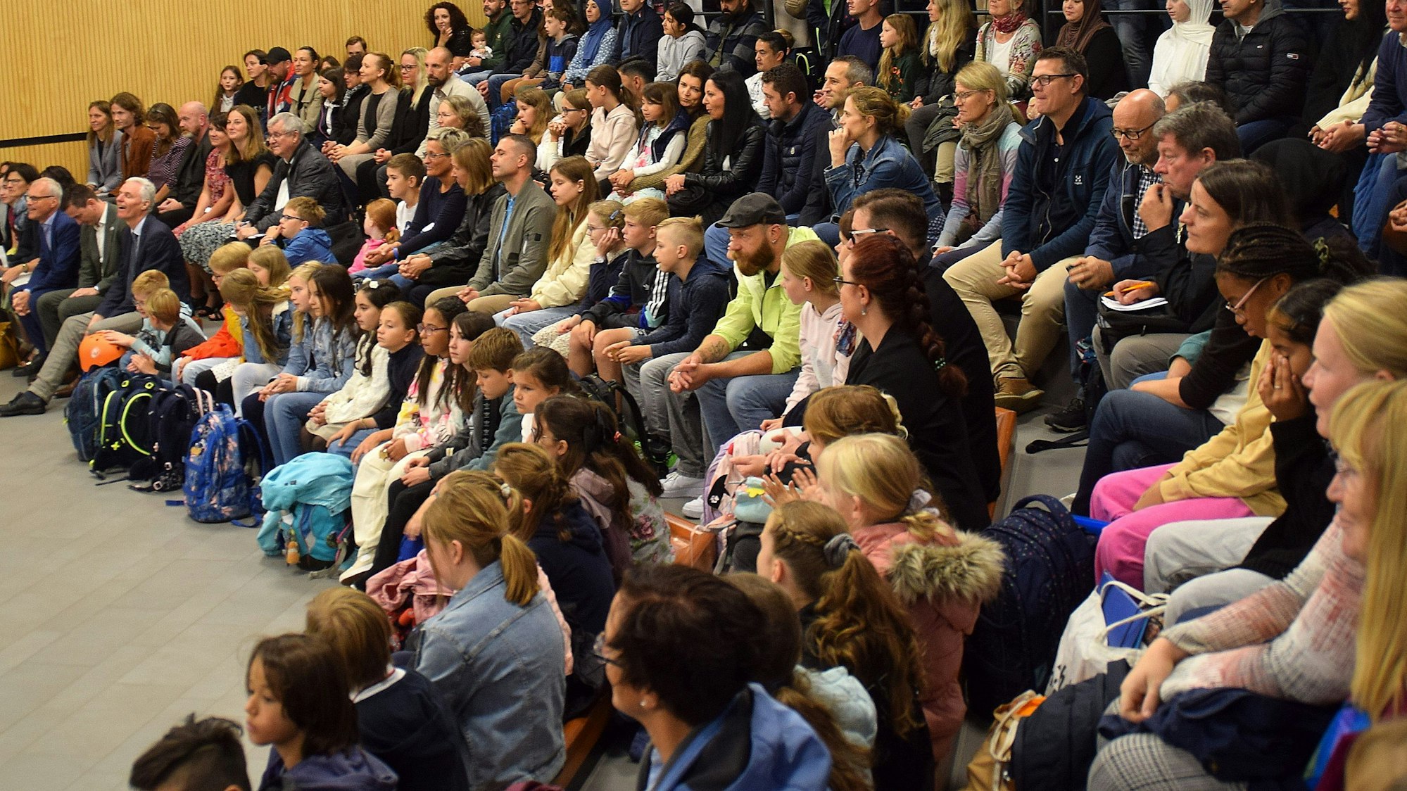 7. August 2023. Alfter-Oedekoven. Mit einer Feierstunde in der Aula ging das neu gegründete Gymnasium der Gemeinde Alfter an den Start. Foto: Frank Engel-Strebel