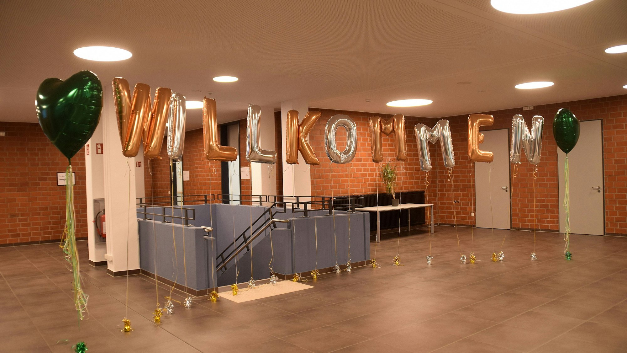 7. August 2023. Alfter-Oedekoven. Das neu gegründete Gymnasium der Gemeinde Alfter ging an den Start. Foto: Frank Engel-Strebel