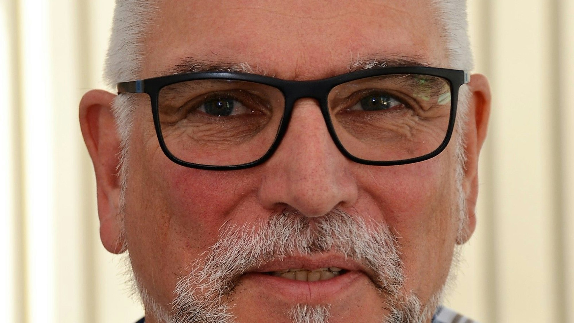 Schulleiter Jürgen Greis im Porträt.