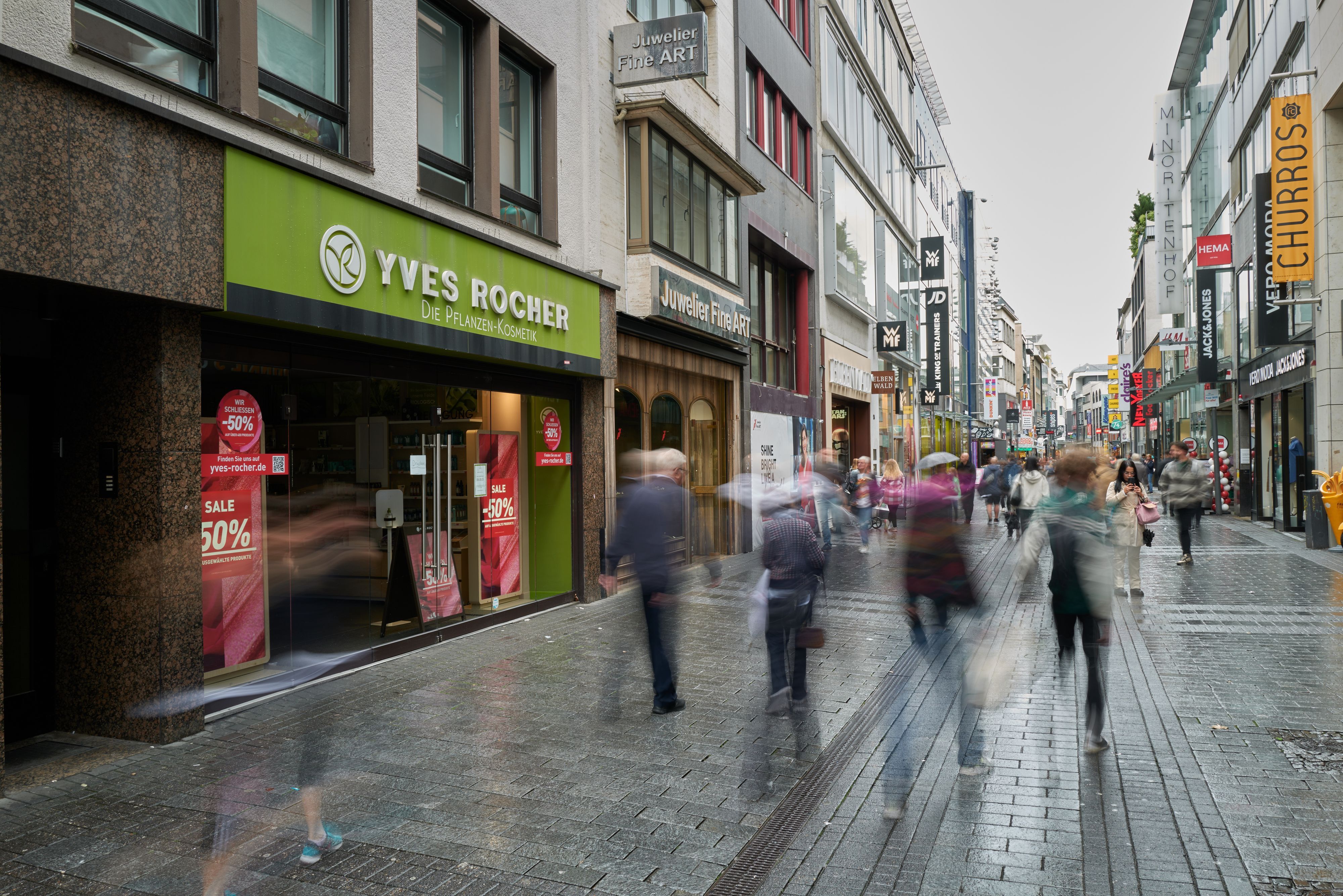 Aktuelle Außenaufnahme der Filiale von Yves Rocher auf der Hohe Straße.