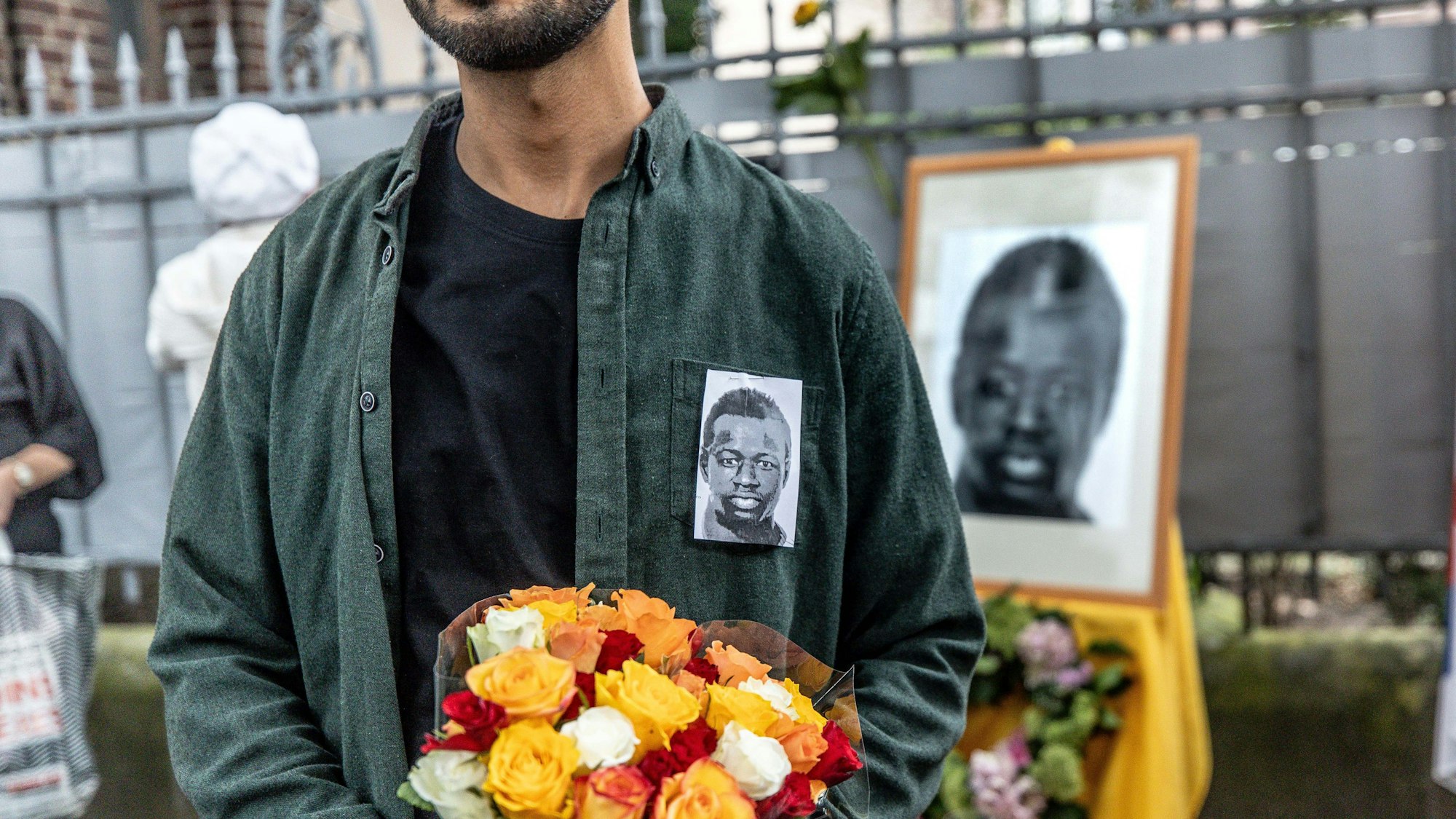 Mahnwache, Blumen und Gedenken an Mouhamed Dramé: Der 16-Jährige wurde vor einem Jahr von Schüssen der Polizei in Dortmund getötet.