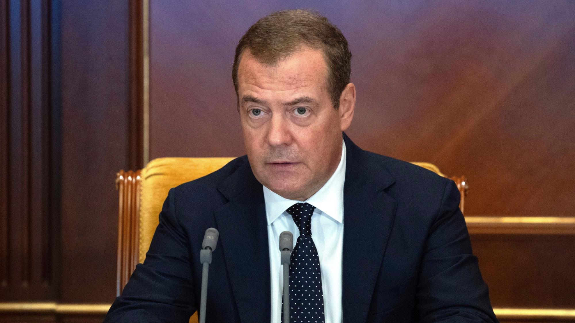 Dmitri Medwedew, Vizechef des russischen nationalen Sicherheitsrates, fällt seit Beginn der russischen Invasion in der Ukraine immer wieder mit provokanten Aussagen und Kriegspropaganda auf. (Archivbild)