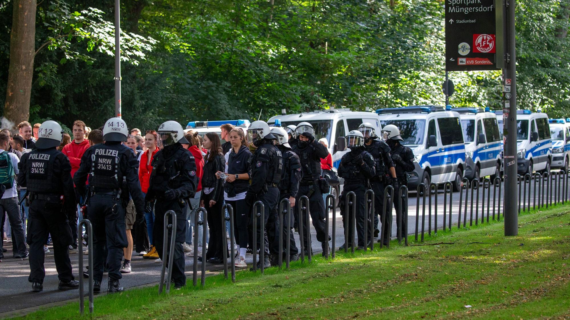 NRW
Polizeigroßübung der Landespolizei für die Fußball-Europameisterschaft