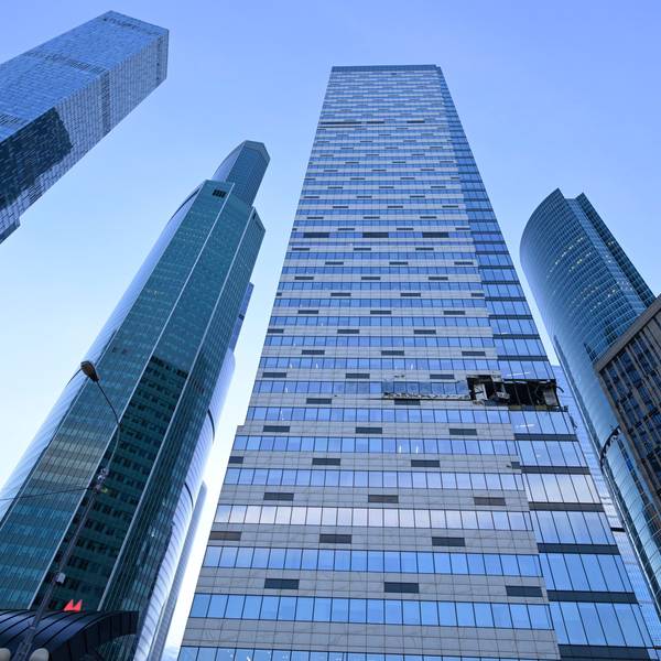 Ein Wolkenkratzer im Geschäftsviertel «Moscow City» der russischen Hauptstadt Moskau ist durch einen Drohnenangriff beschädigt worden. Teile der Glasfassade und mehrere Büros sind zerstört. (Archivbild)