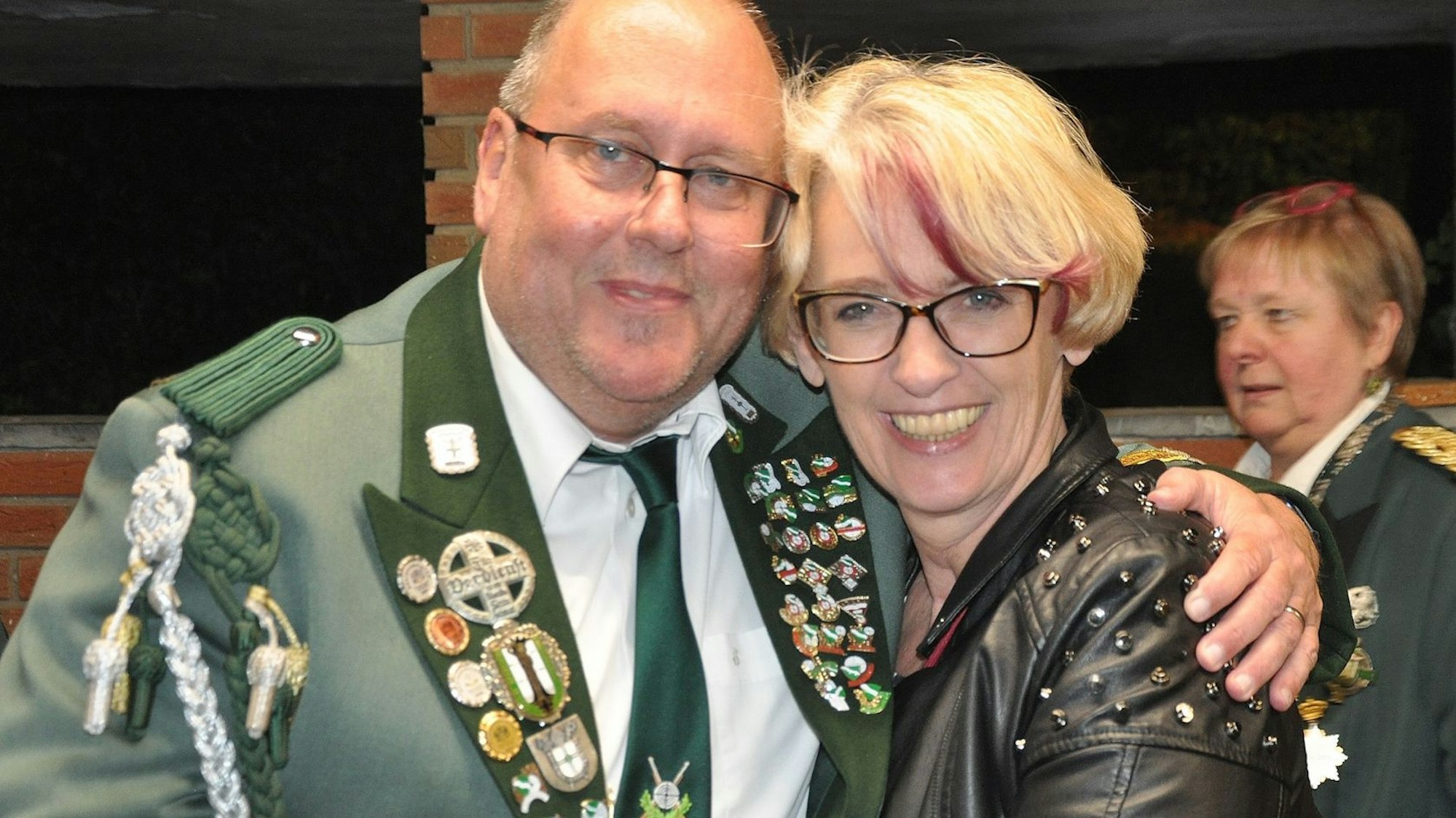 Oliver Meissner ist neuer Schützenkönig von Alfter. Mit ihm freut sich seine Partnerin Ingrid Esser.