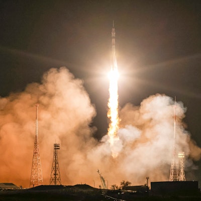 Eine Sojus-Rakete der russischen Weltraum Rokosmos hebt vom Weltraumbahnhof in Baikonur ab. Russland will mit seinen Sojus-Raketen in den kommenden Tagen eine Raumsonde in Richtung Mond schießen.